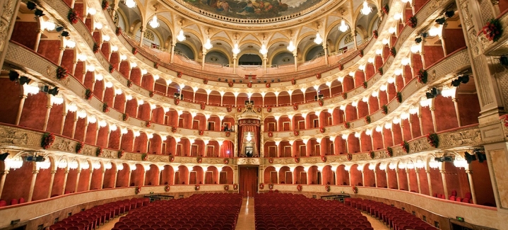 Opera Divani Divani By Natuzzi Divani A Due O Piu Posti